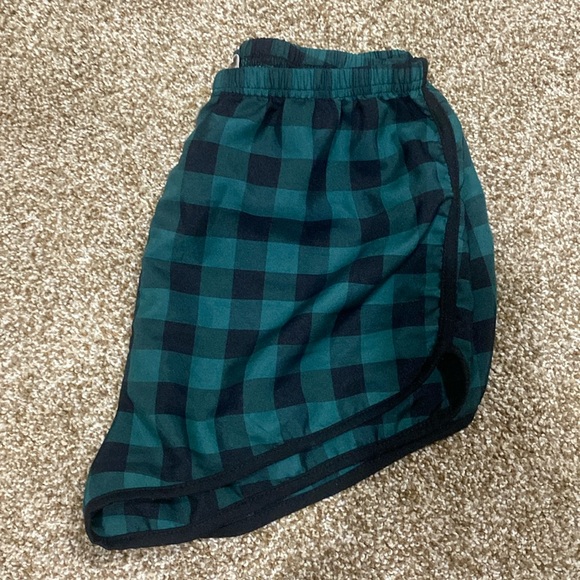 Barely worn cute shorts. - Picture 2 of 2